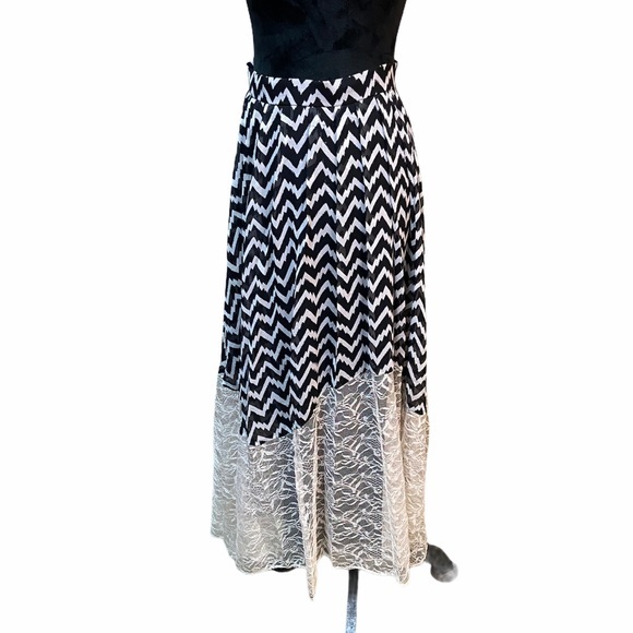 Bcbgeneration maxi skirt with lace - Picture 3 of 6